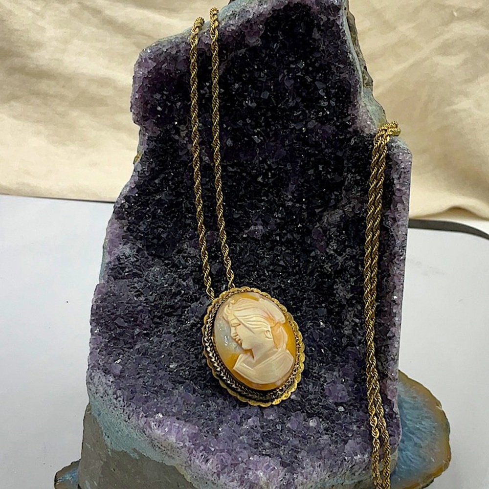 Vtg. 28” Gold Necklace With Elegant Gold Brooch Cameo Of Japanese Woman (Pasco)